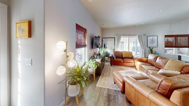 Building Photo - 730 Compass Lp