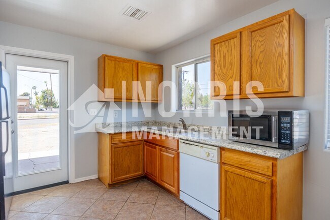 Building Photo - Great Home in the Heart of Eloy