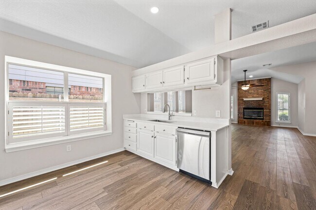 Building Photo - Two reasons to stop scrolling: the schools and the bathrooms. 3/2/2 Home in Putnam City Northaven...