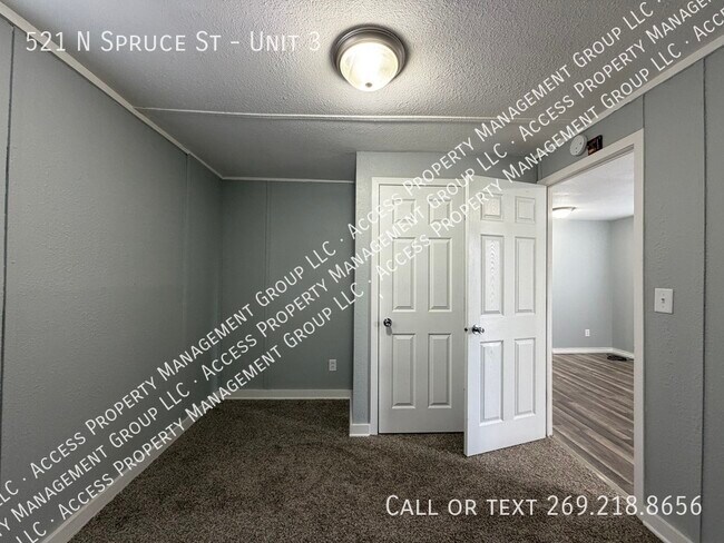 Building Photo - 521 Spruce St