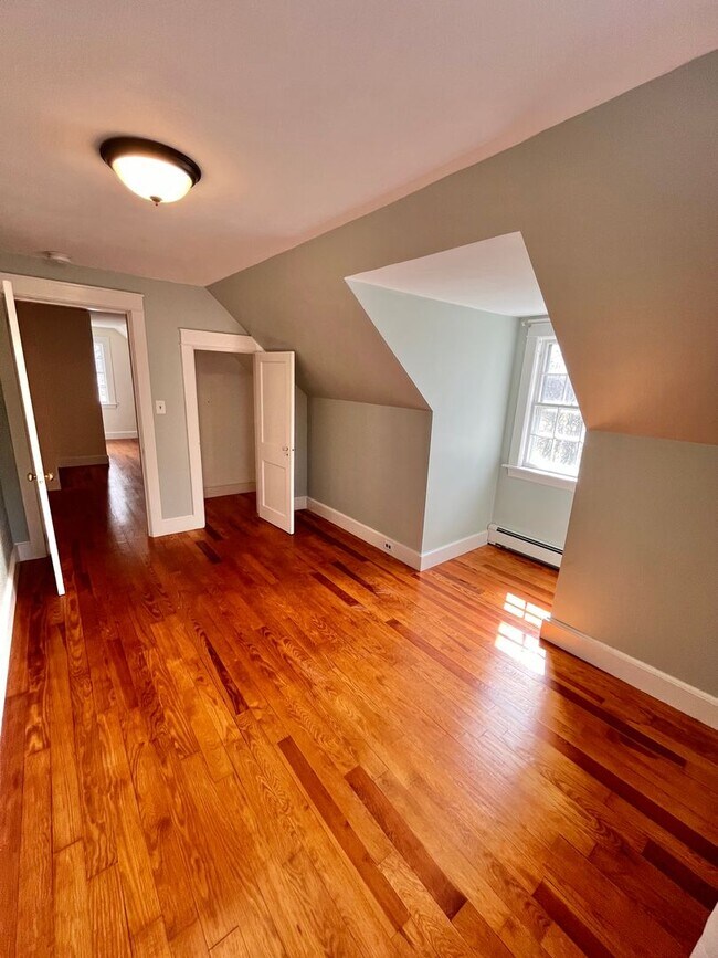 Building Photo - 1430 Woodbury Ave