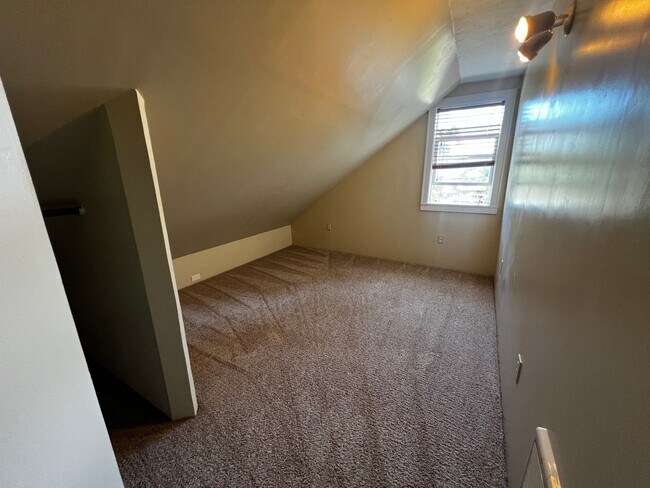 Building Photo - 3- bedroom 2-bathroom home in Pleasant Hill