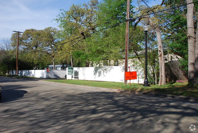Building Photo - Oak Haven Estates