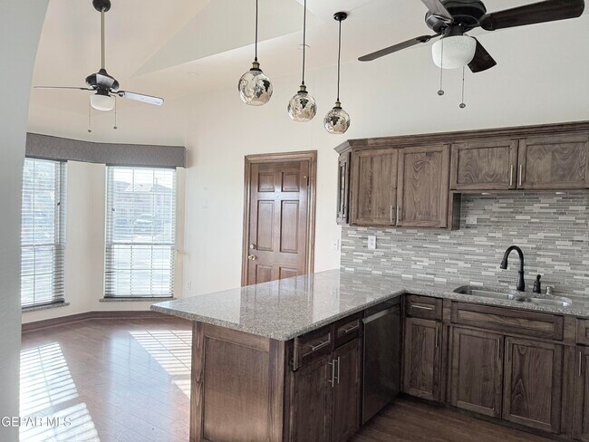 Building Photo - 11417 Tom Ulozas Dr