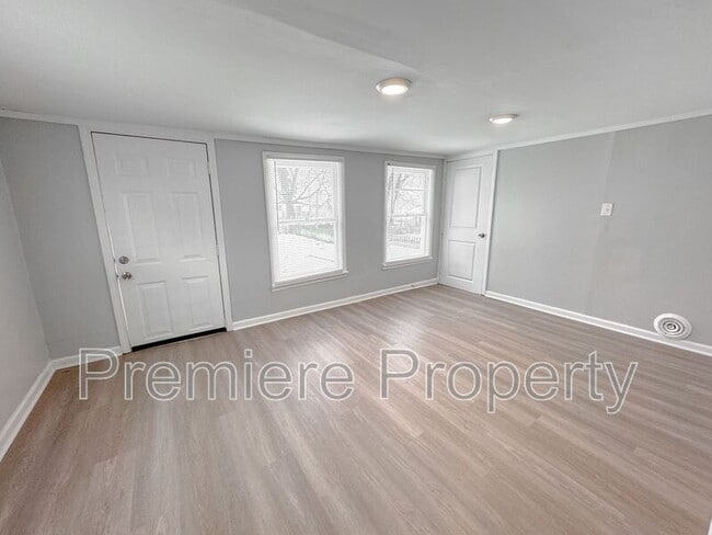 Building Photo - 1537 S Willow Ave