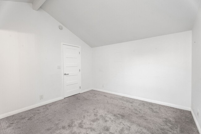 Building Photo - Charming, Light-Filled 2-Bed / 2.5-Bath Townhome with Private Yard & Garage Parking