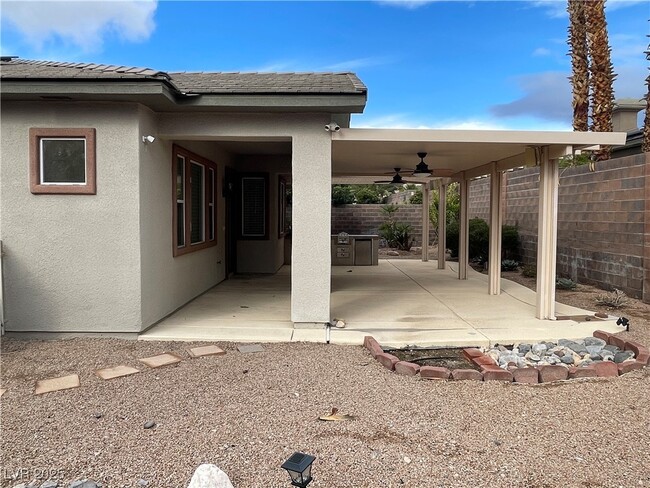 Building Photo - 10468 Garden Light Dr