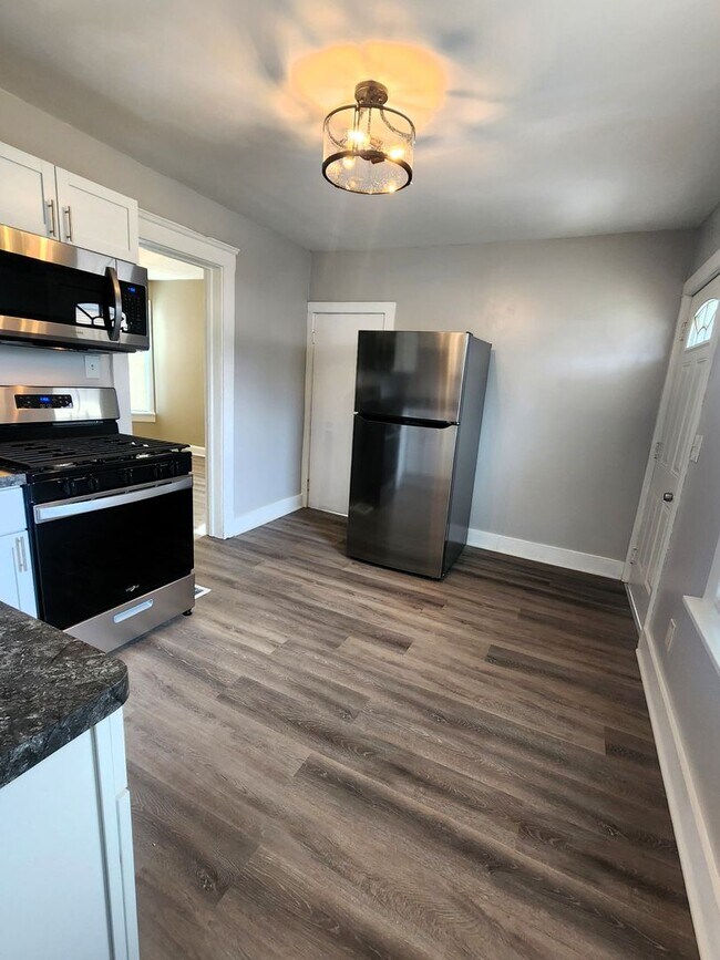 Building Photo - Duplex W 47th