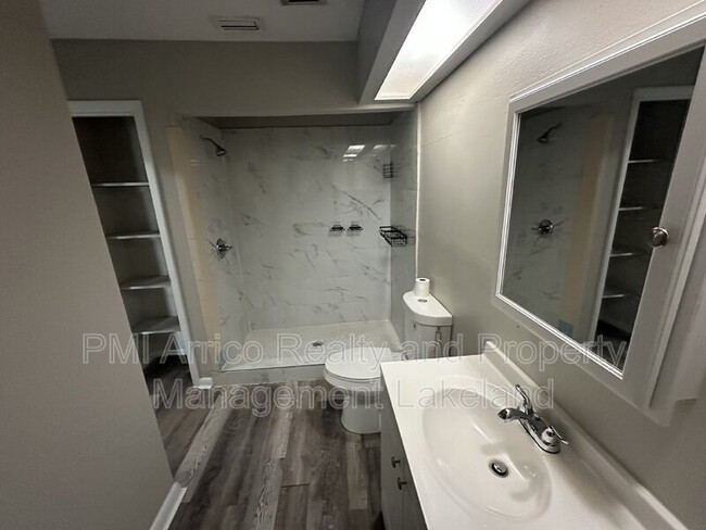 Building Photo - 1106 Country Club Ln