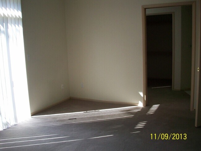Building Photo - marinedup806/810