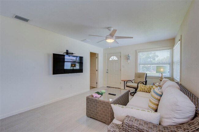 Building Photo - 3200 DE BAZAN Ave