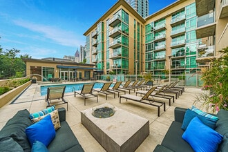 Building Photo - 905 Juniper St NE