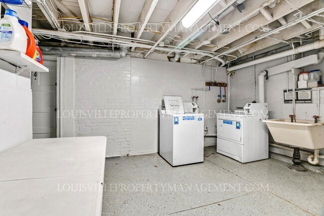 Building Photo - 319 W Lee St