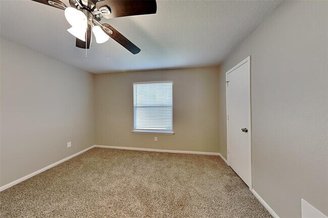 Building Photo - 7826 Spring Fern Ln