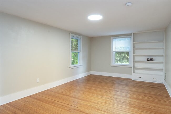 Building Photo - 425 Highland Ave
