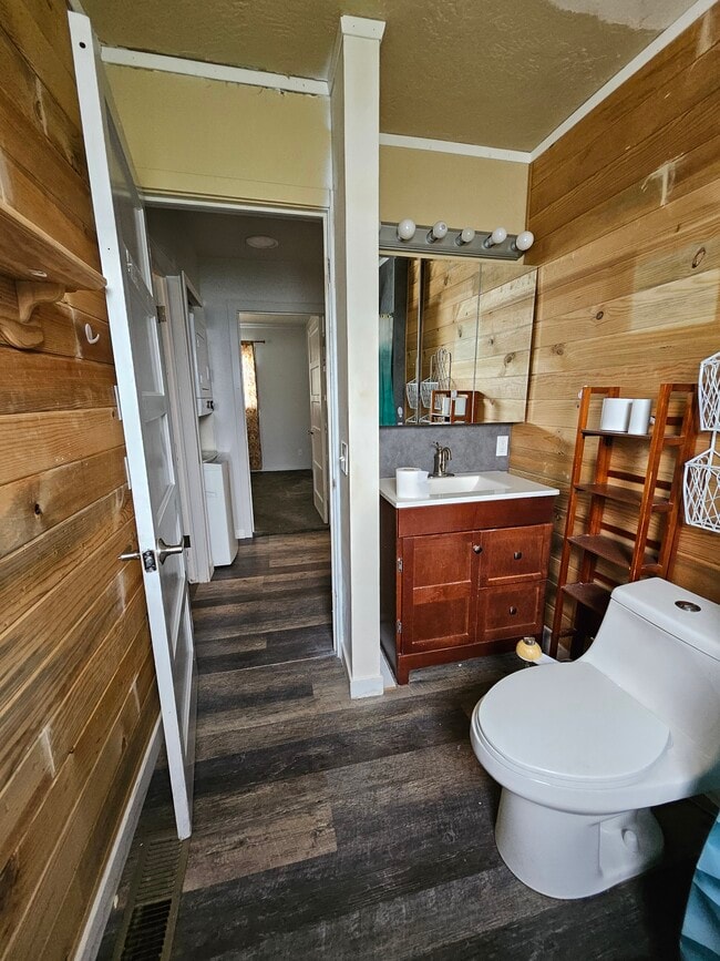 Building Photo - Farrell Triplex