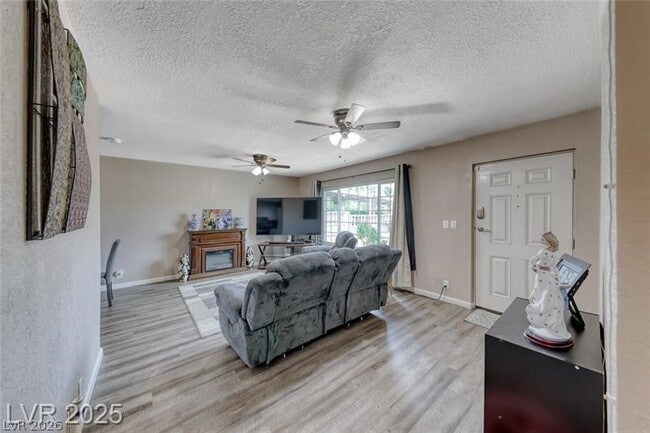 Building Photo - 861 E Hacienda Ave