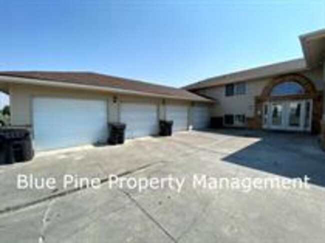 Building Photo - 2264 Stace St