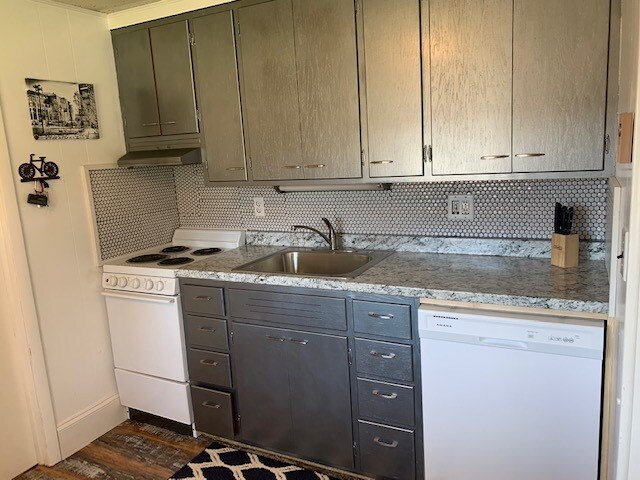 Building Photo - 800 S Westland Dr