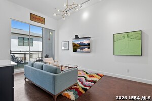Building Photo - 831 S Flores St