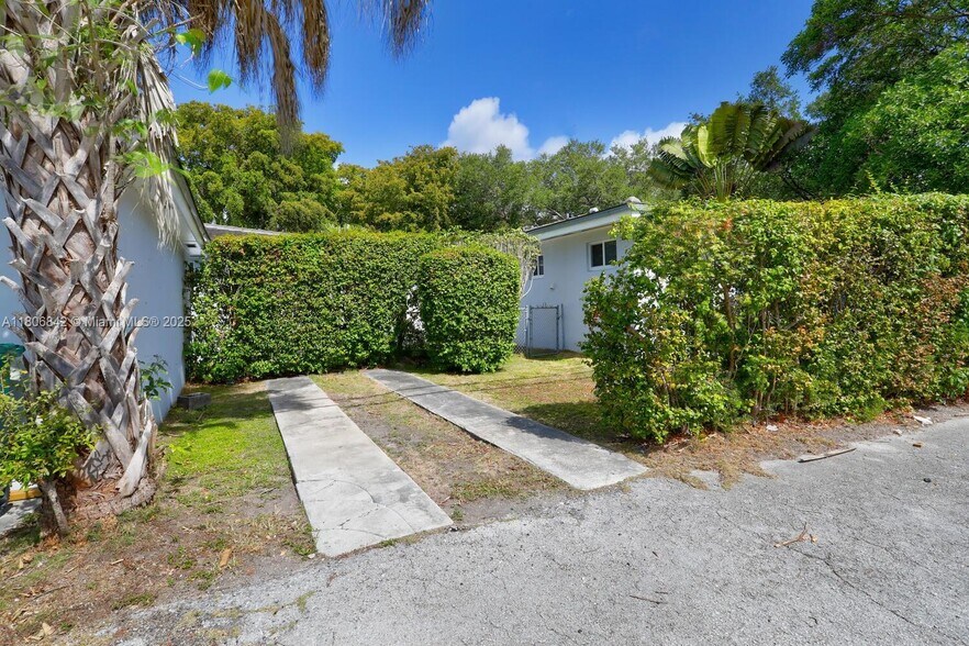 Building Photo - 900 Benevento Ave