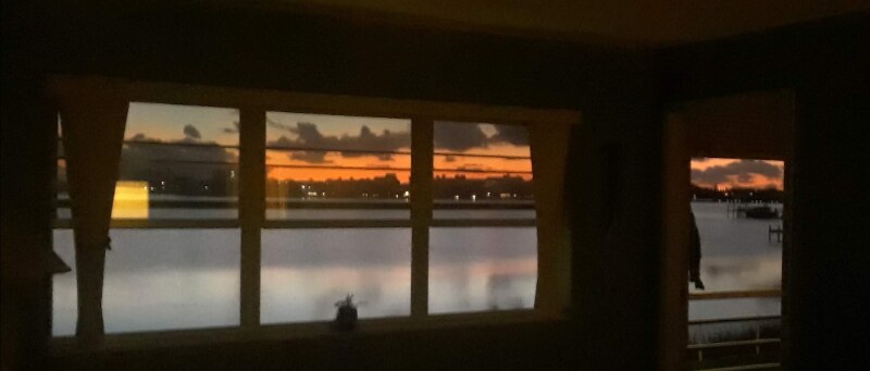 Building Photo - 1516 S Lakeside Dr