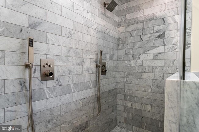 Building Photo - 2942 S Haven Dr