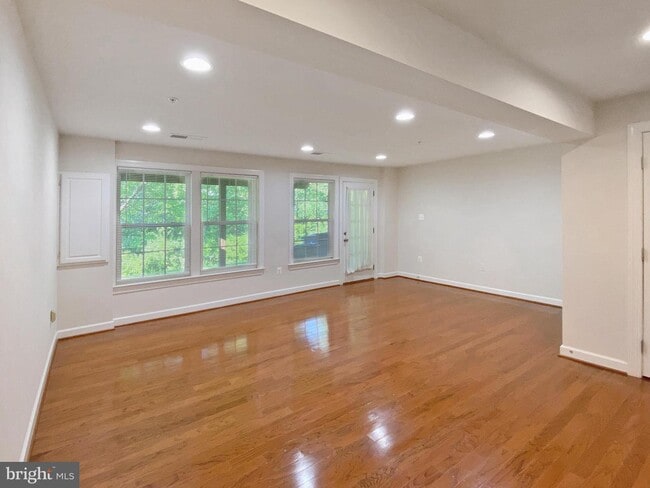 Building Photo - 9706 Braidwood Ter