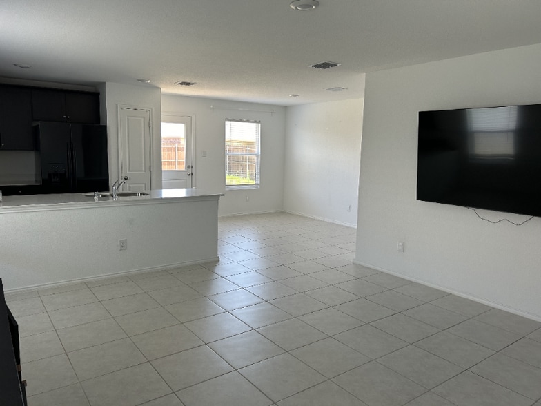 Building Photo - 108 Jasmine Dr