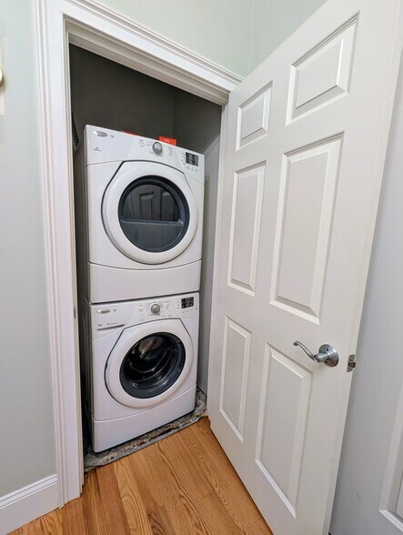 Washer/Dryer - 87 Franklin St