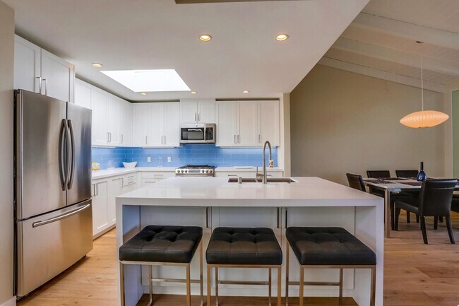 Building Photo - 450 S Sierra Ave