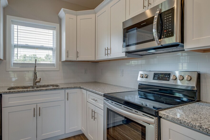 Building Photo - 648 S Tunnel Rd