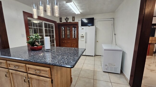 Building Photo - 2216 Dean Dr