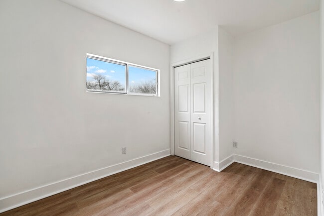 Building Photo - 198 Oneida St