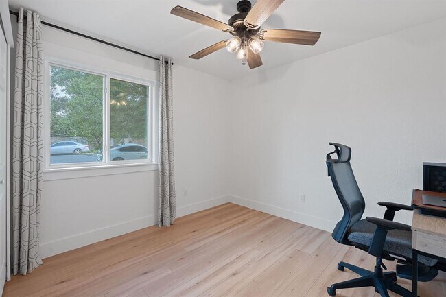 Building Photo - 5001 Dove Springs Dr