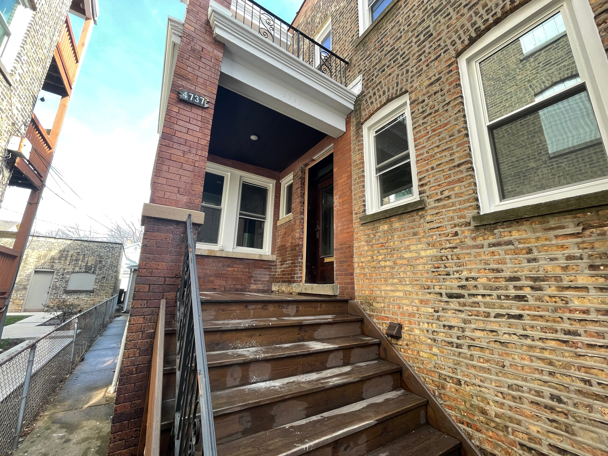 Rear Units Entrance - 4737 N Maplewood Ave