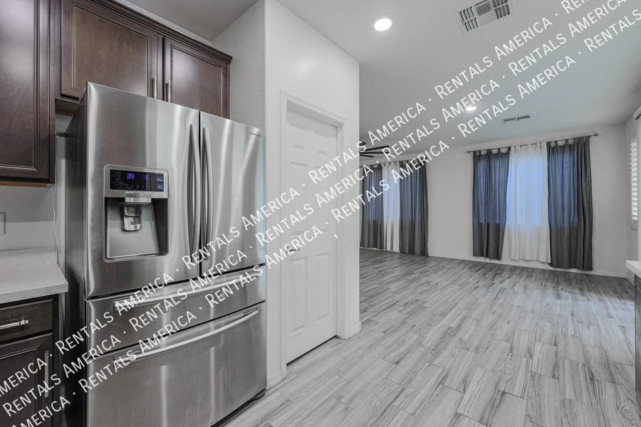 Building Photo - 12038 W Polk St