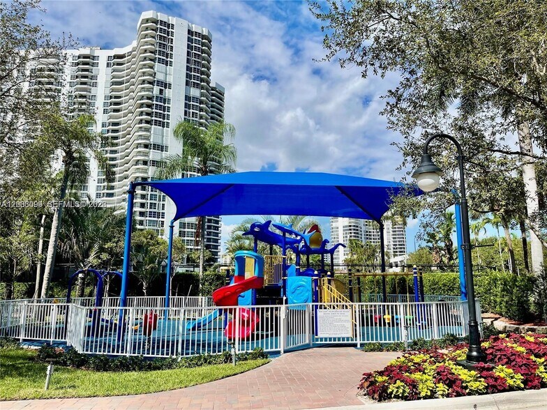 Building Photo - 19101 NE 36th Ct