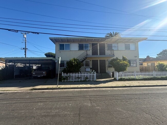 Building Photo - 5300 School St