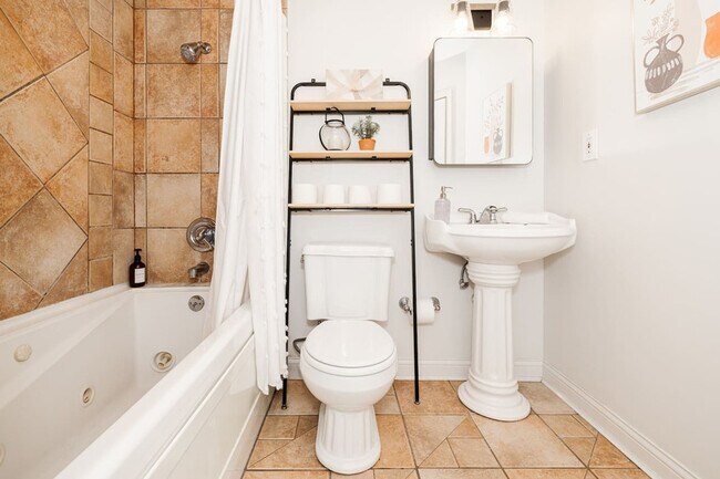 Building Photo - 1354 Broadway