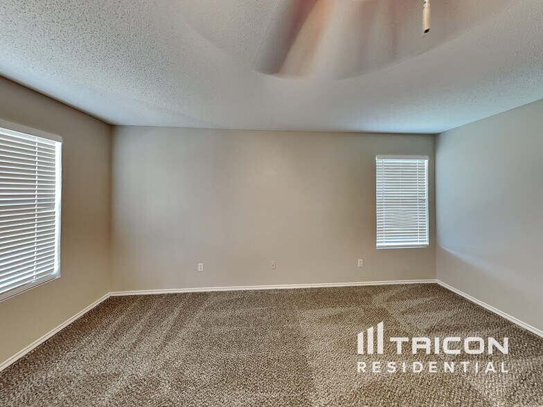 Building Photo - 210 Vivian Dr
