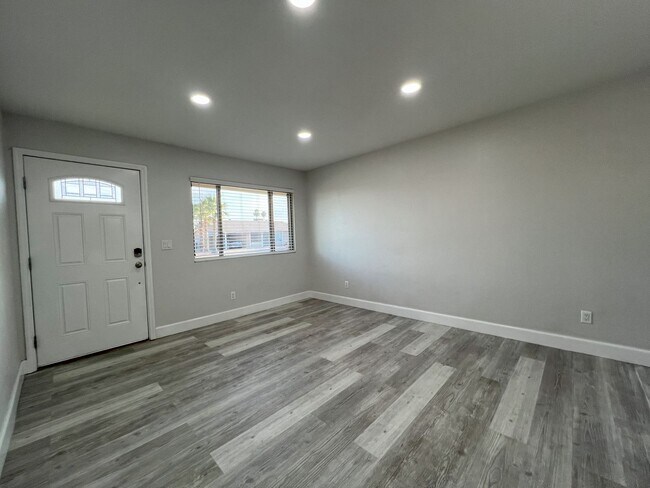 Building Photo - REMODELED 3 BEDROOM PLUS BONUS ROOM/BEDROOM. GREAT BACKYARD