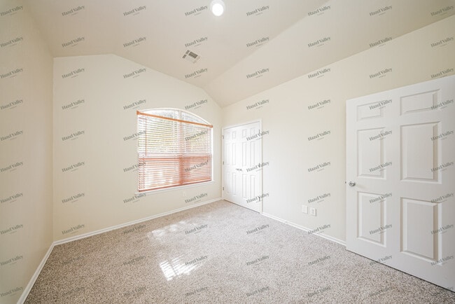 Building Photo - 484 Timber Ridge Rd