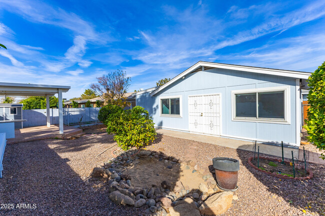 Building Photo - 6819 E Grandview Dr