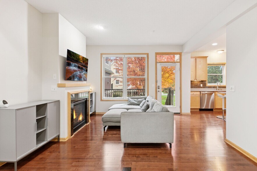 Building Photo - 10749 Falling Water Ln