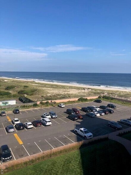 Building Photo - 2 Richmond Rd