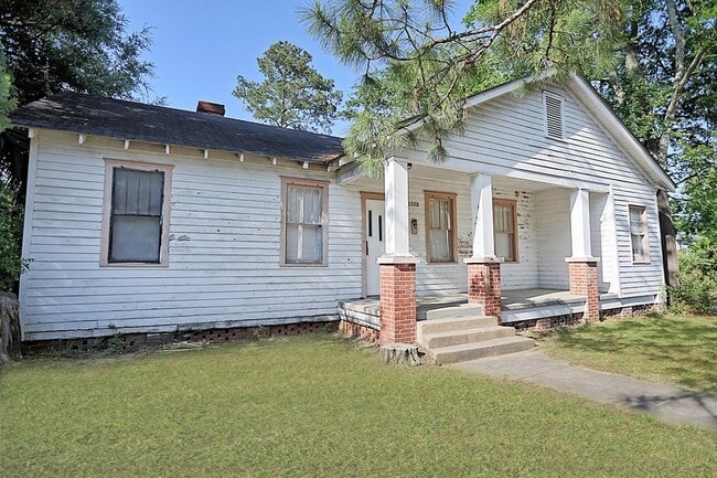 Building Photo - Renovated Single Family