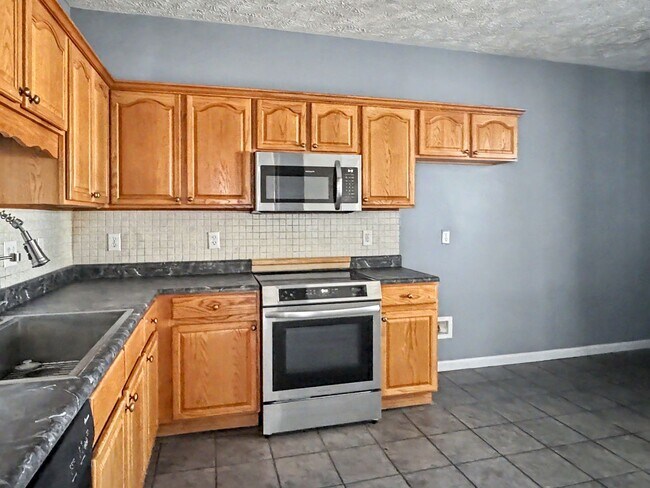 Building Photo - 7701 Redwood Ave