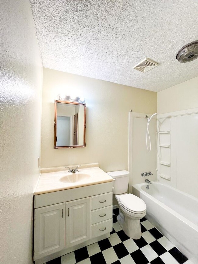 Building Photo - Available NOW!!!! This charming 1 story, 3 bedroom, 2 bath house could be your next home! Beautif...