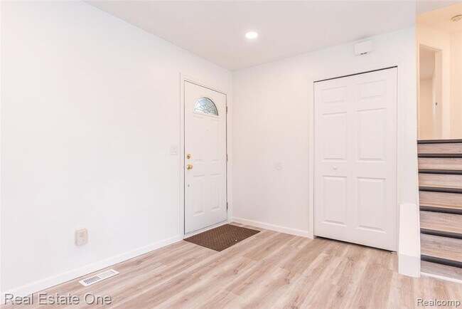 Building Photo - 29489 Geraldine Rd